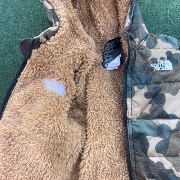 The North Face Reversible Mt Chimbo Jacket - Picture 2 of 3